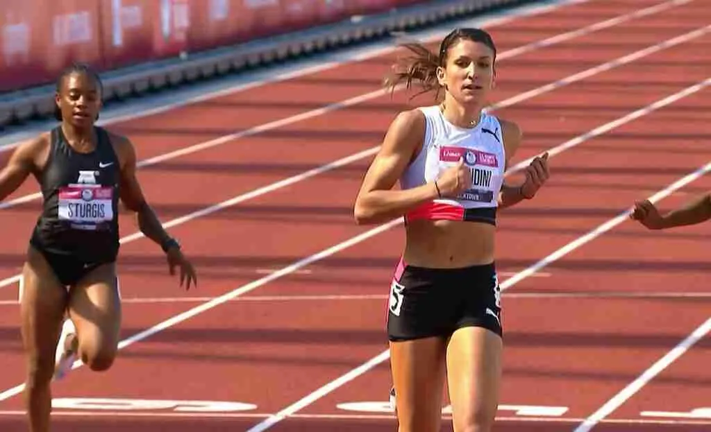 Jenna Prandini wins her heat of the women 200m at the 2021 USA Olympic trials