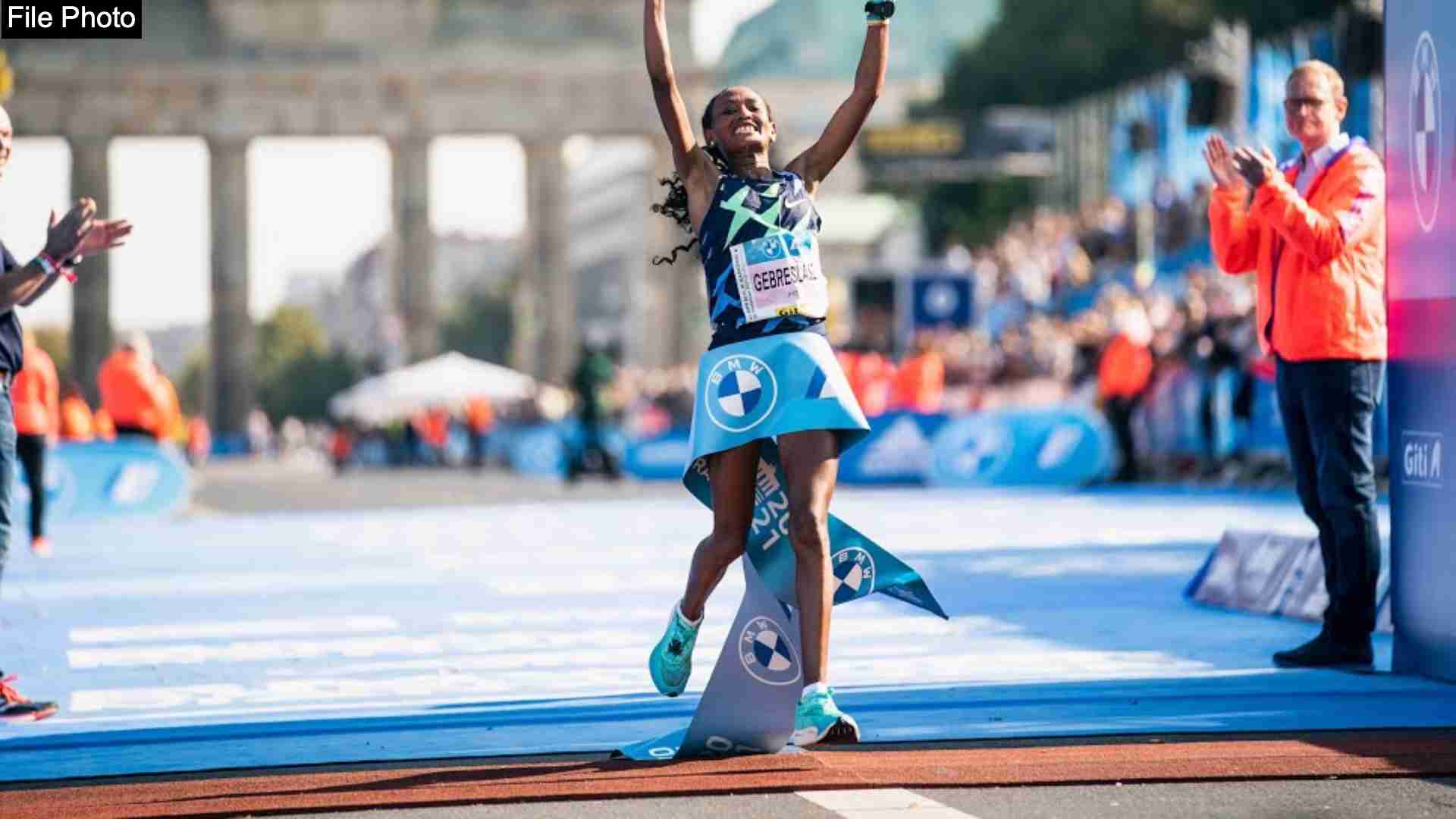 Gotytom-Gebreslase-of-Ethiopia-wins-Berlin-Marathon