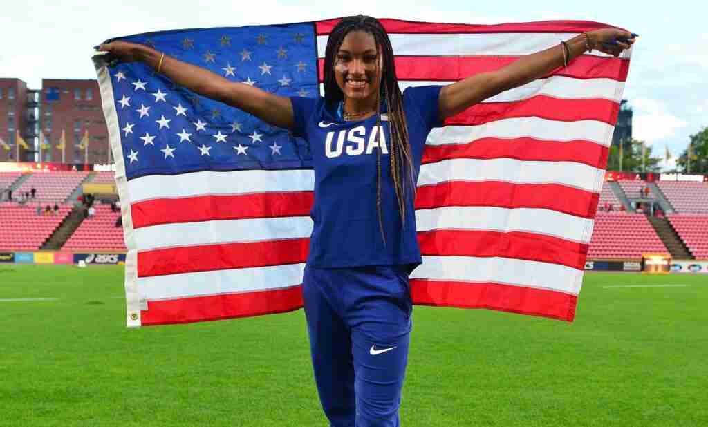 Tara+Davis+American+Flag+photo+by+Kirby+Lee