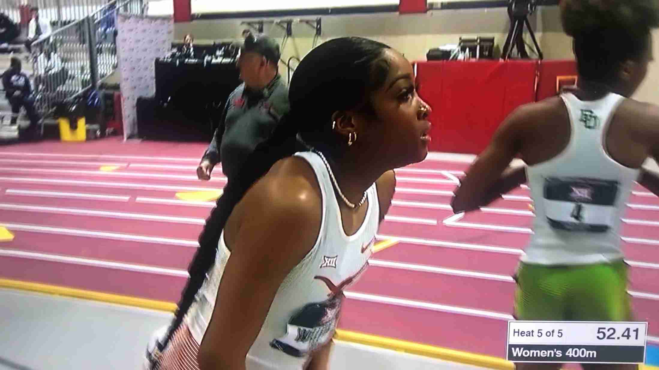 [Video] Stacey-Ann Williams leads 400m qualifiers at 2022 Big 12 Indoor Championships