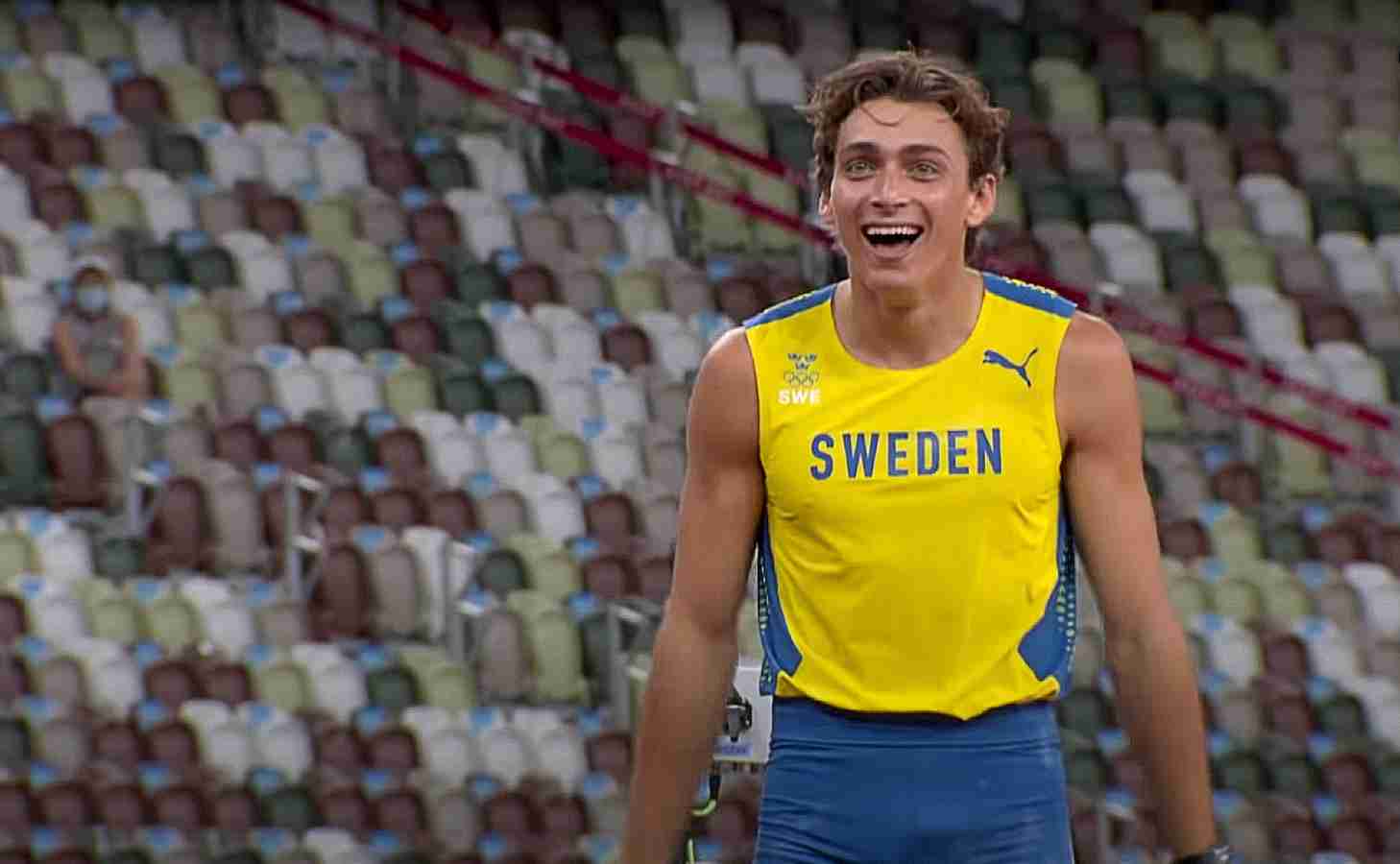 Armand-Mondo-Duplantis-of-Sweden-during-the-pole-vault