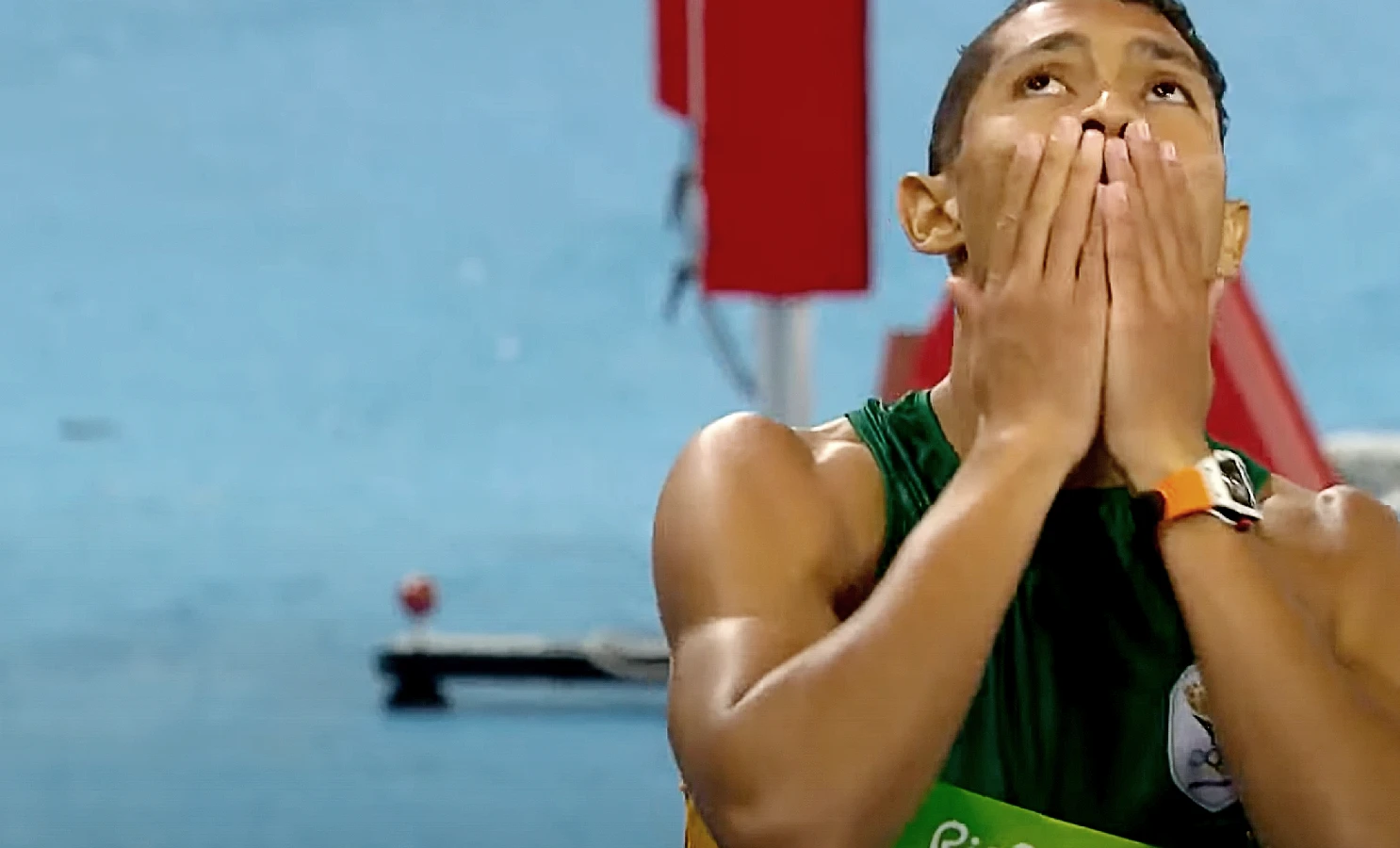 [Watch] Wayde van Niekerk pulls up injured in season debut in Italy