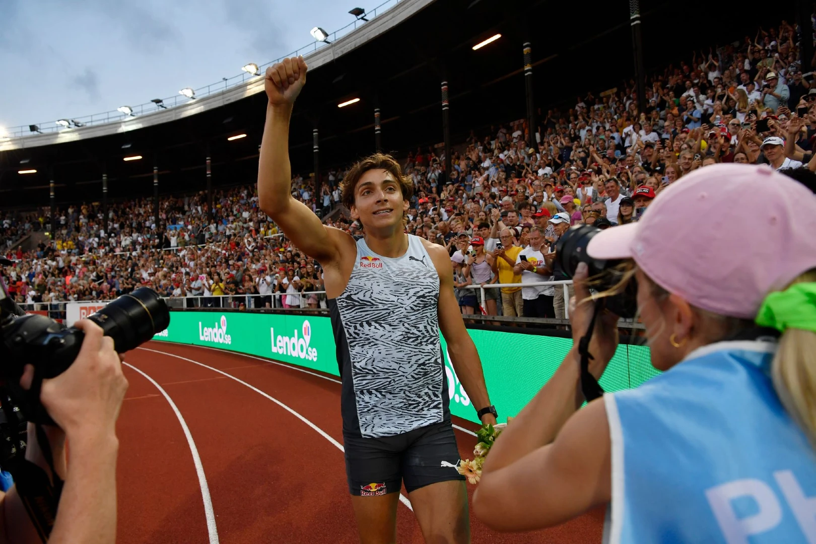 Who are the highest pole vaulters in history, indoors and outdoors?