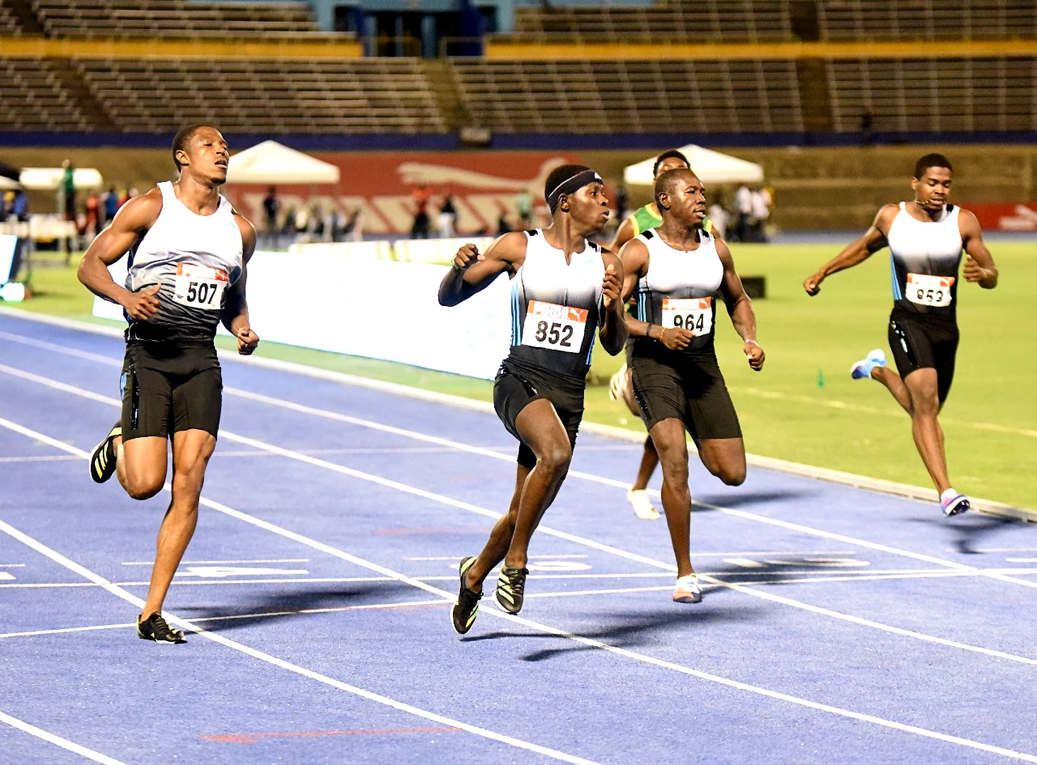 Oblique Seville wins heat in 9.98 at the Jamaica National Championships 2022