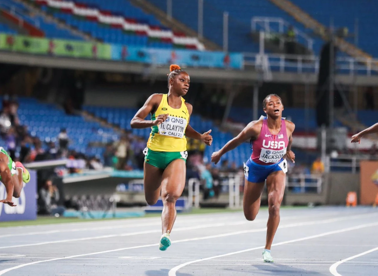 Tina Clayton runs 10.95, sets championship record, defends World U20 100m title