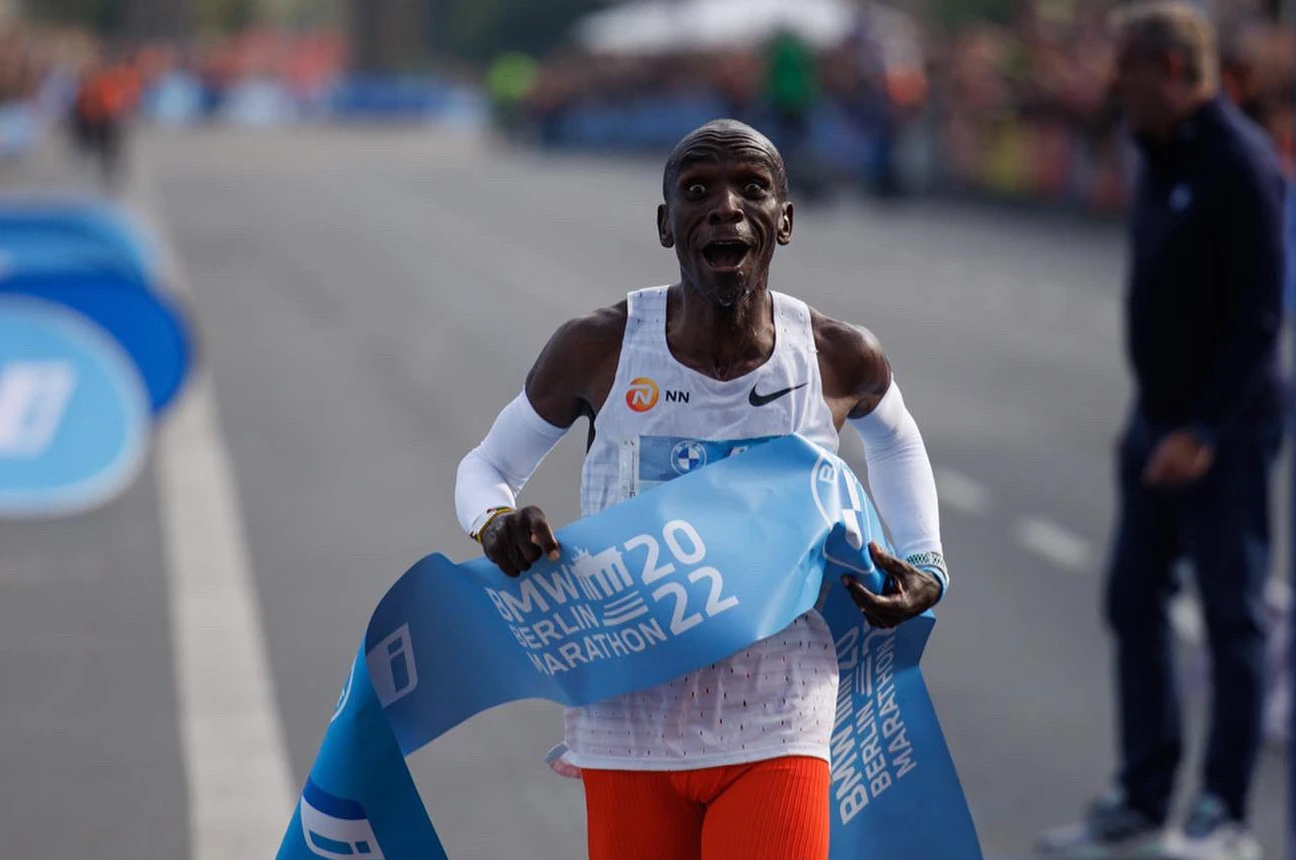 Watch the BMW Berlin Marathon 2022 replay video highlights