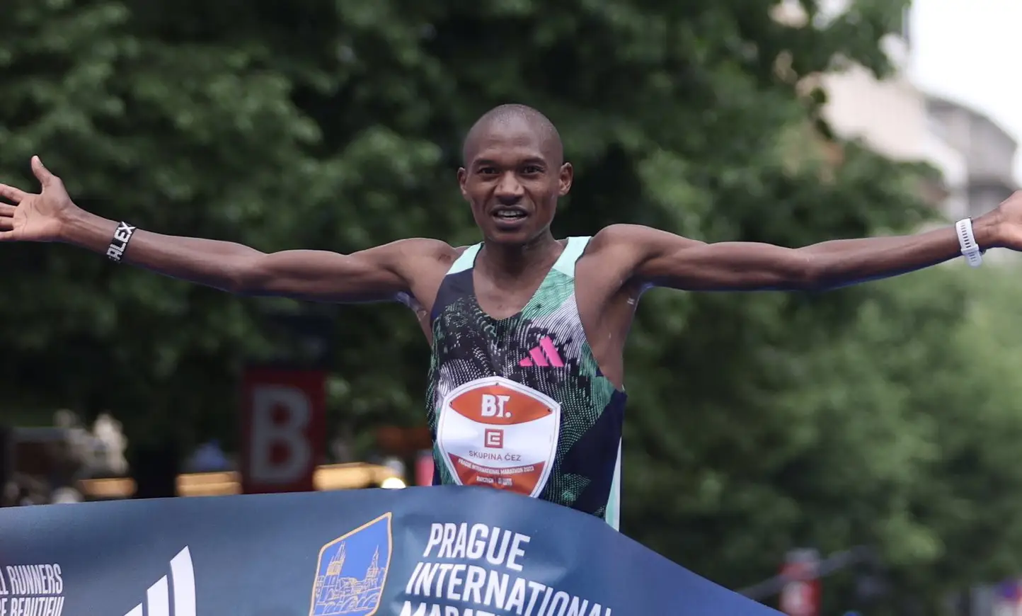 Alexander Mutiso Munyao of Kenya wins Prague Marathon 2023.