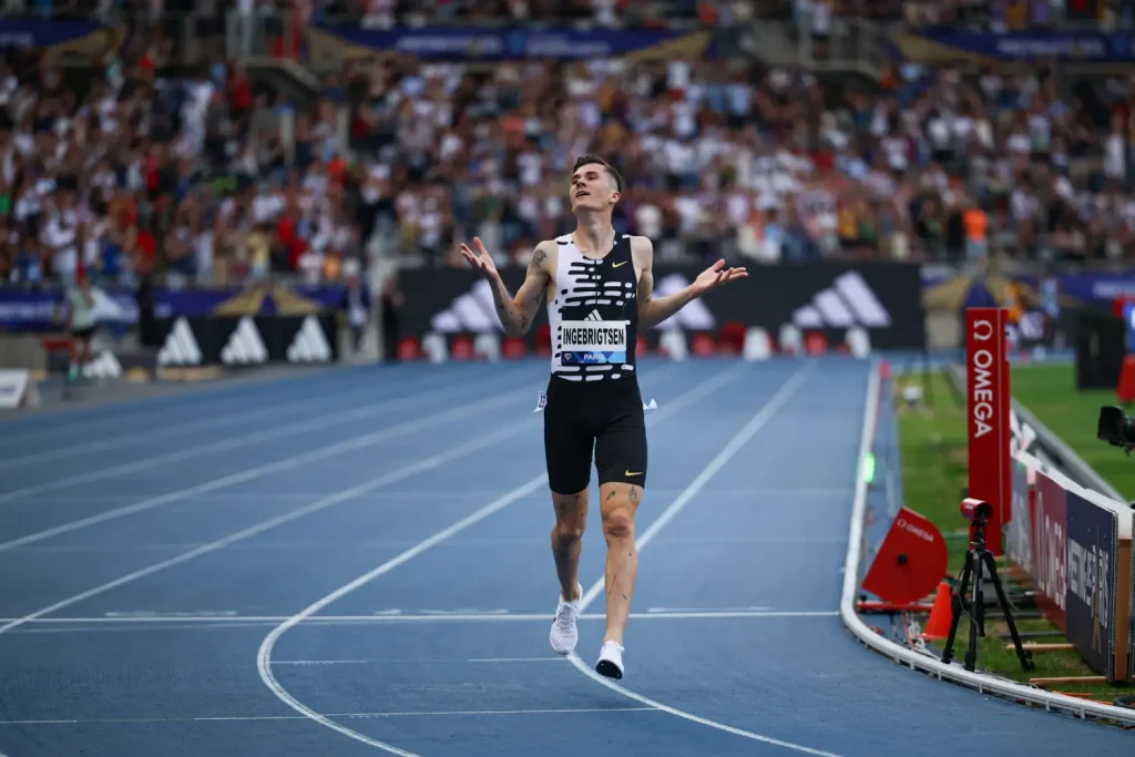 Jakob Ingebrigtsen breaks two run world best