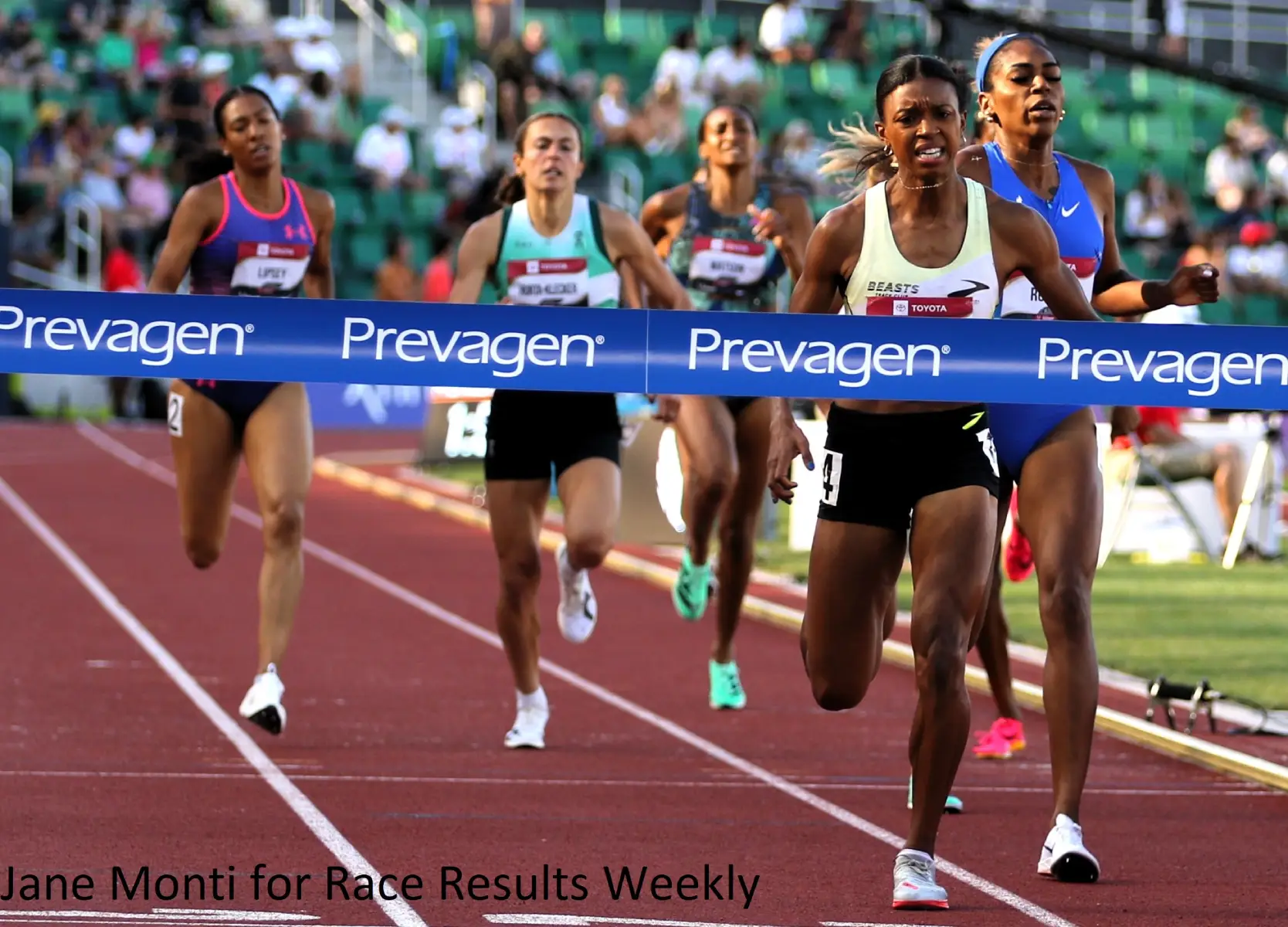 Nia Akins wins the women's 800m title at the 2023 Toyota USATF Outdoor Championships