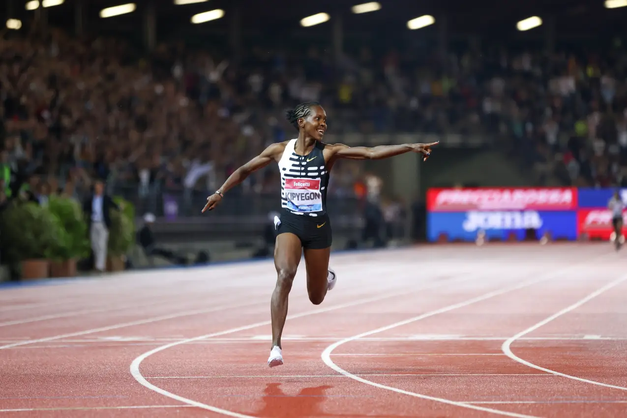 Faith Kipyegon breaks world record in the 5000m
