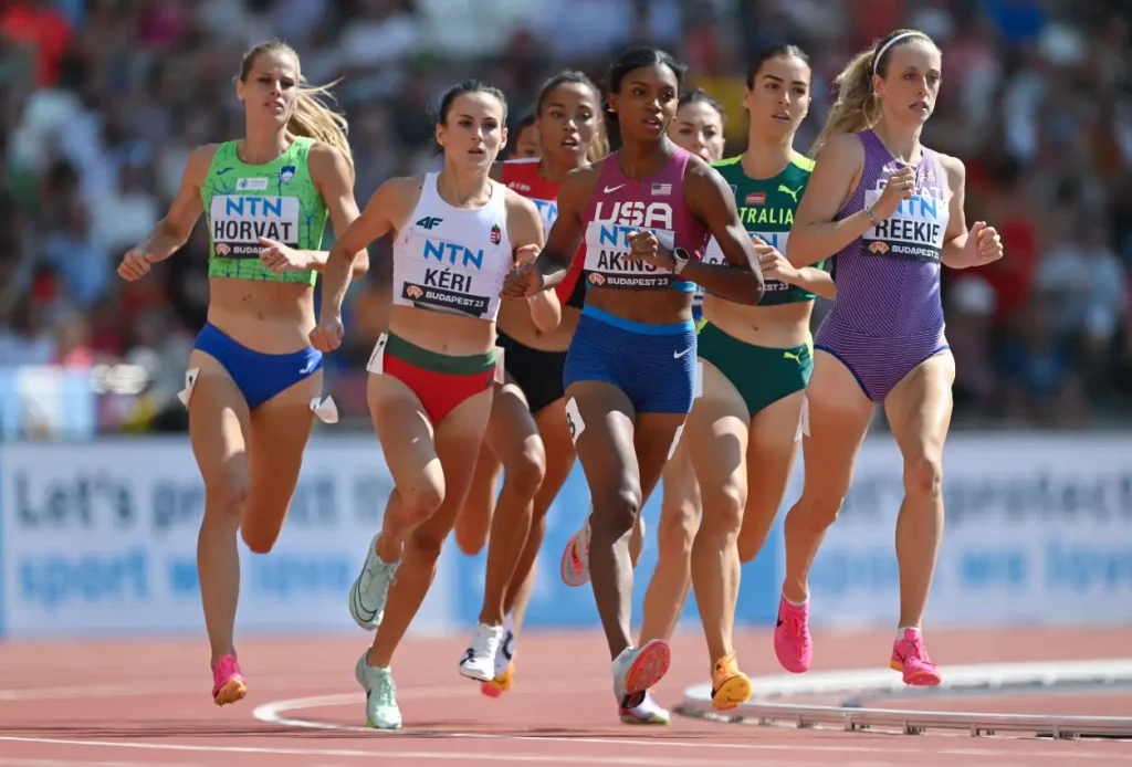 Nia Akins and Jemma Reekie in the women's 800m at the 2023 world track and field championships.
