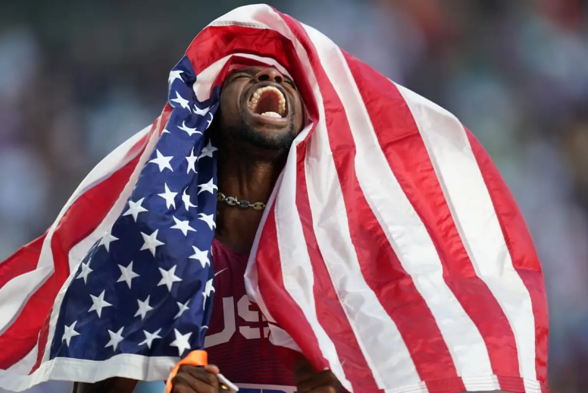 Noah Lyles celebrates winning the world championships 100m gold medal