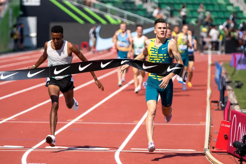 Jakob Ingebrigtsen and Yared Nuguse in the Bowerman Mile at the 2023 Prefontaine Classic