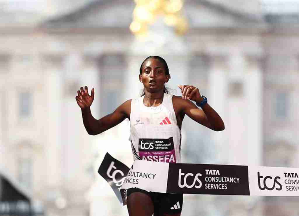 Tigist Assefa celebrates winning at the London Marathon 2025