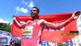Lemi Berhanu Hayle after winning the 2025 ORLEN Prague Marathon 2025