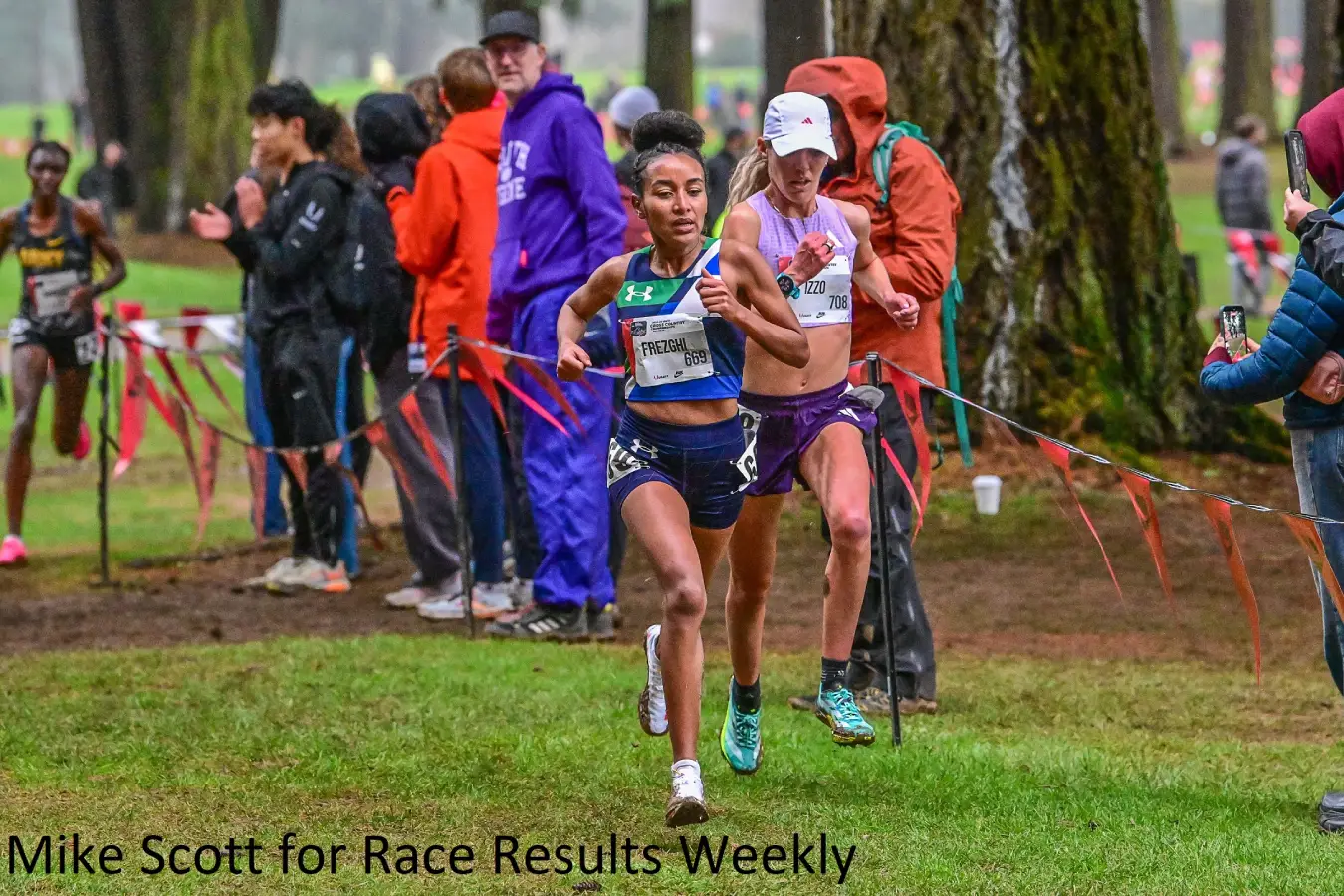 Weini Kelati leads Katie Izzo at the 2025/26 USATF Cross Country Championships in Portland, Ore.